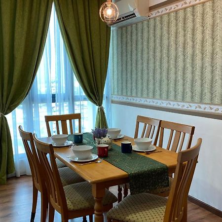 8Pax Cozy Home Stay Jazz Suites 1 Vivacity Kuching Sarawak 3Br Exterior foto