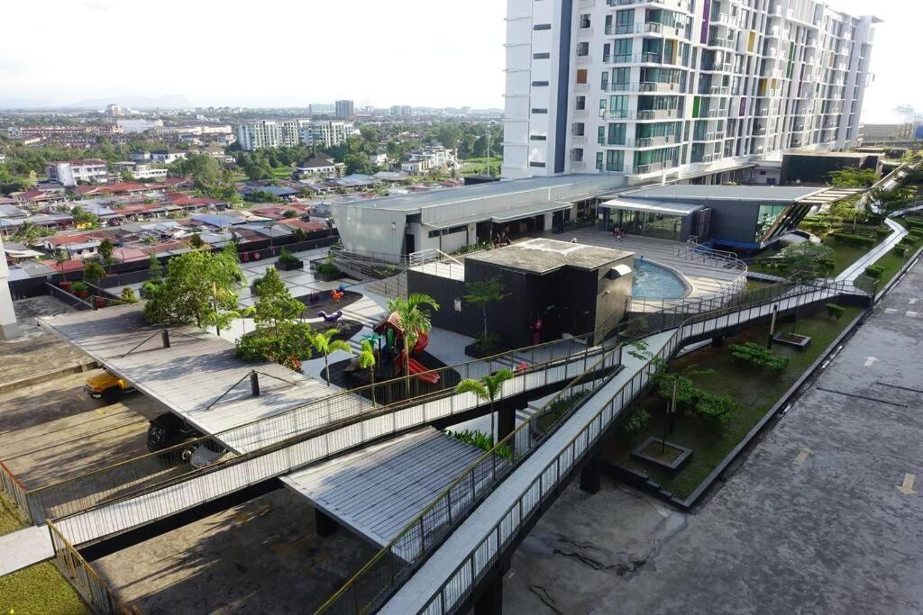 8Pax Cozy Home Stay Jazz Suites 1 Vivacity Kuching Sarawak 3Br Exterior foto
