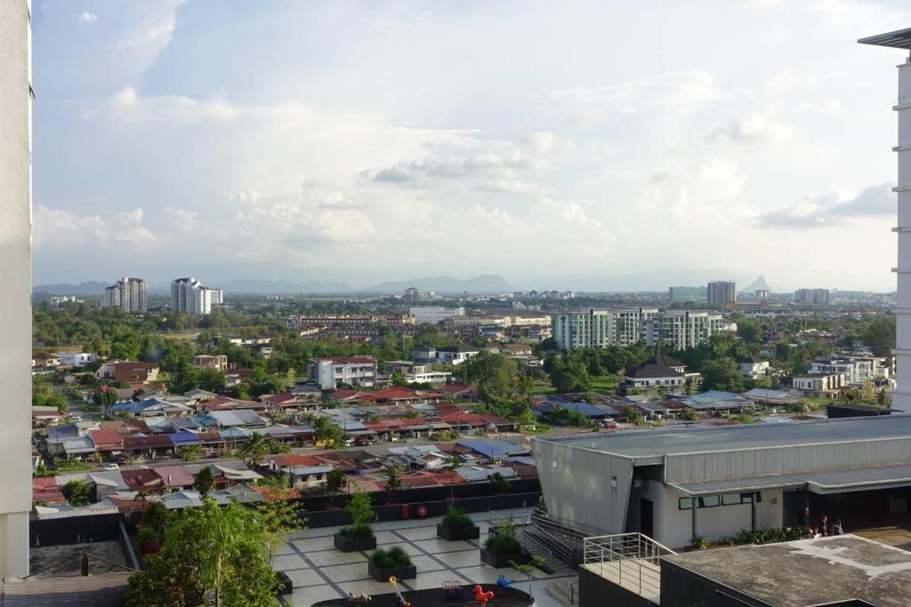8Pax Cozy Home Stay Jazz Suites 1 Vivacity Kuching Sarawak 3Br Exterior foto